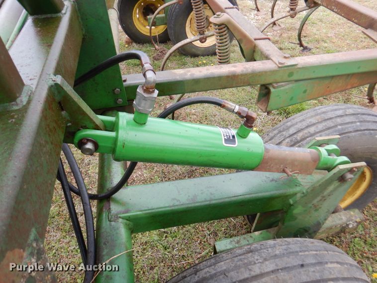 image for item DM6107 John Deere 960  field cultivator