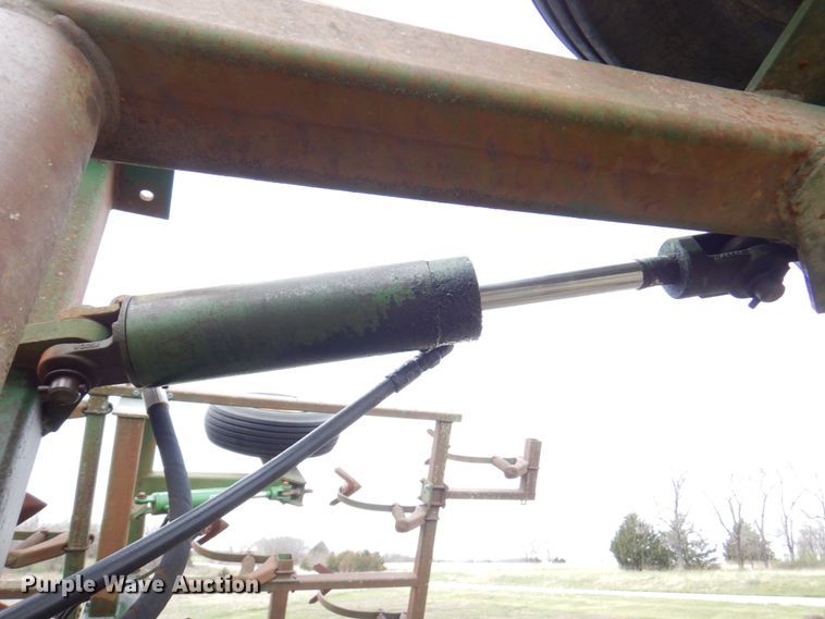 image for item DM6107 John Deere 960  field cultivator