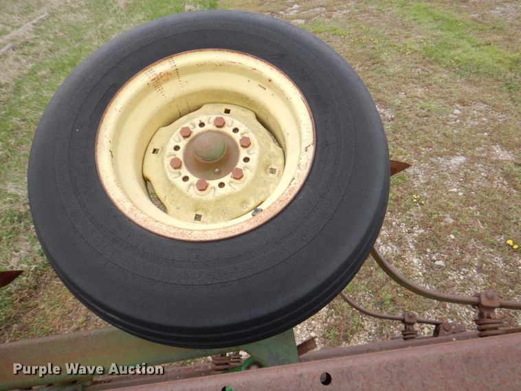 image for item DM6107 John Deere 960  field cultivator