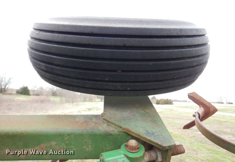 image for item DM6107 John Deere 960  field cultivator