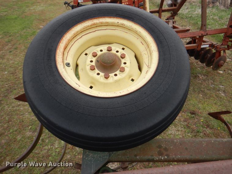 image for item DM6107 John Deere 960  field cultivator