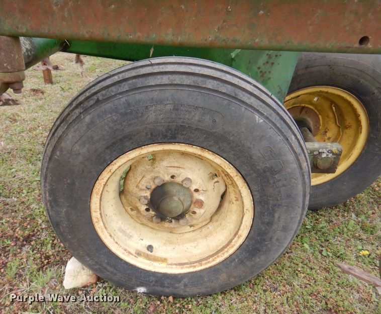 image for item DM6107 John Deere 960  field cultivator