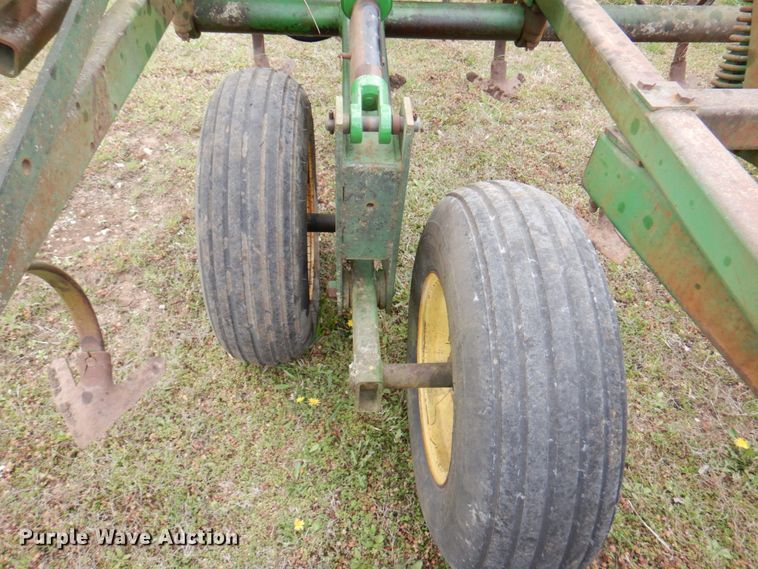 image for item DM6107 John Deere 960  field cultivator