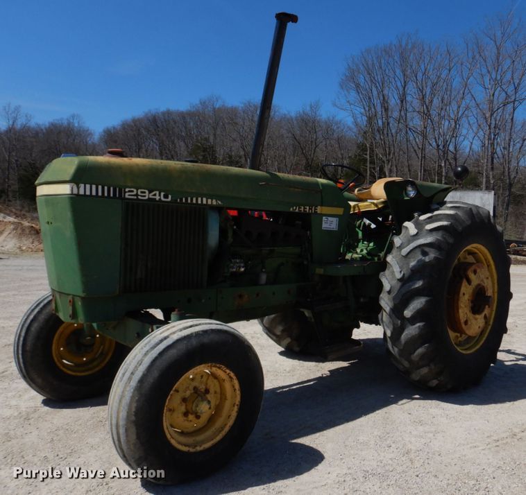 image for item DM7292 1982 John Deere 2940  tractor