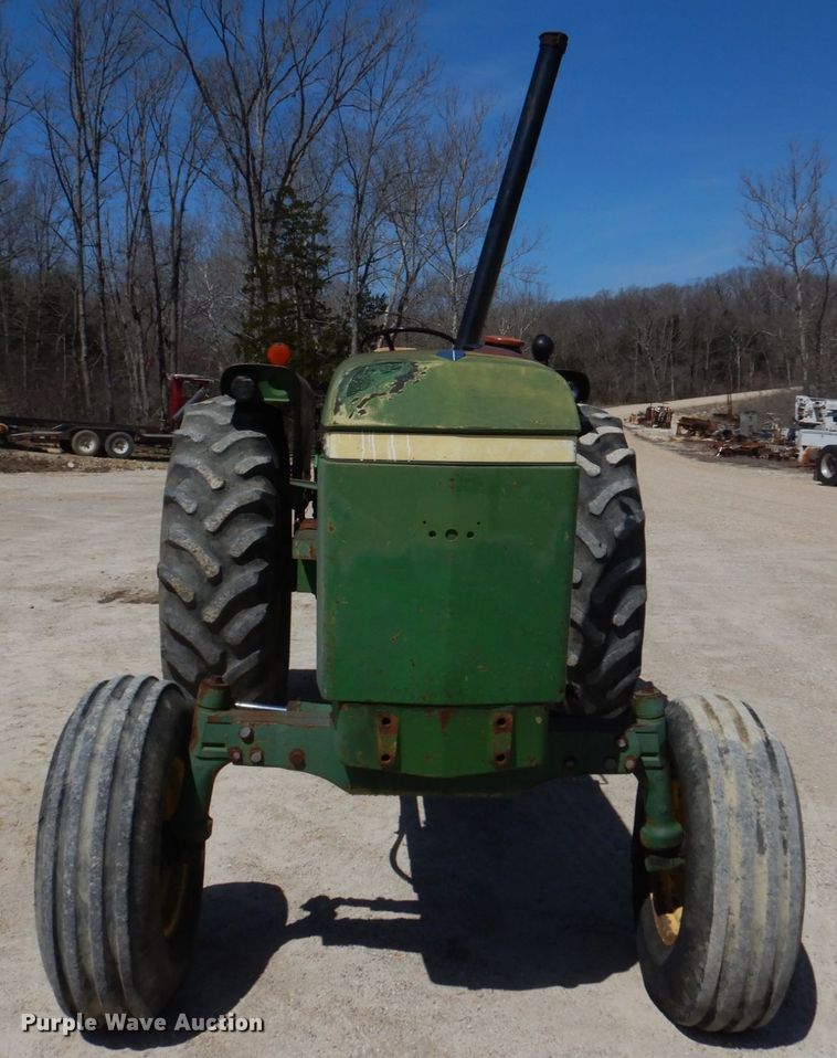 image for item DM7292 1982 John Deere 2940  tractor