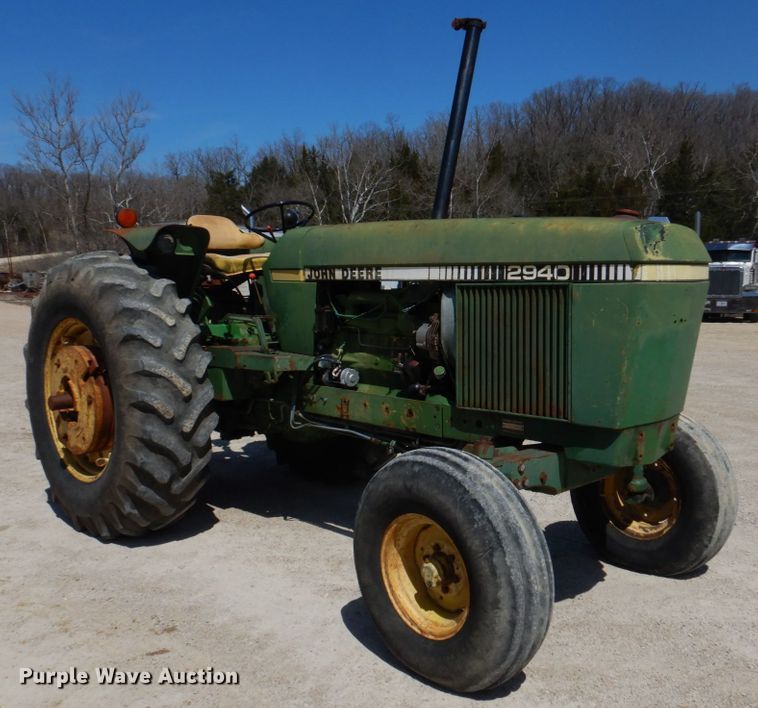 image for item DM7292 1982 John Deere 2940  tractor