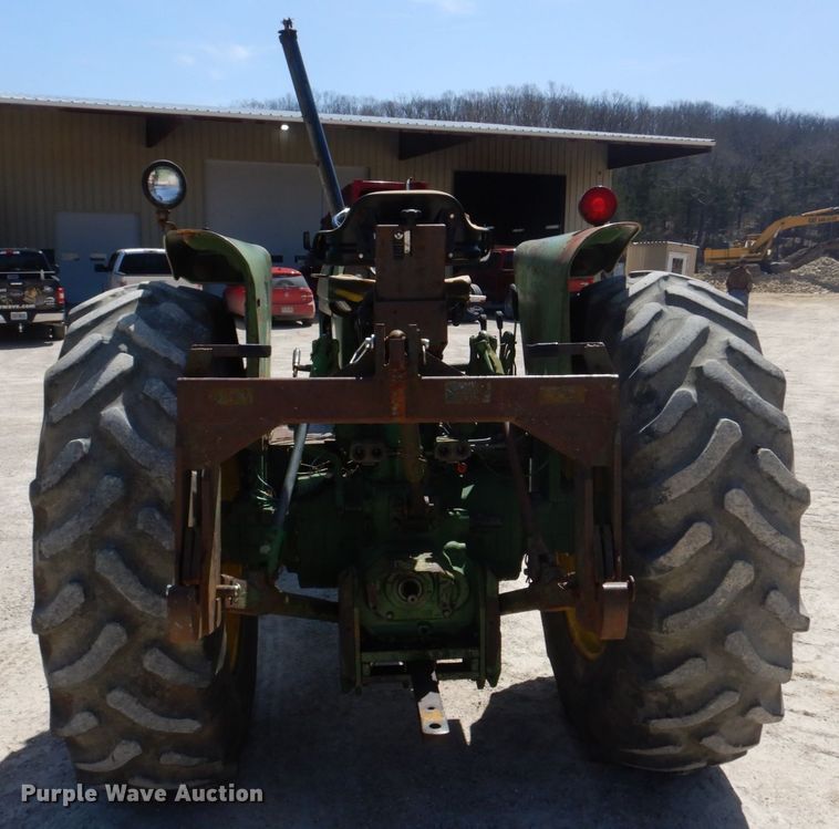 image for item DM7292 1982 John Deere 2940  tractor