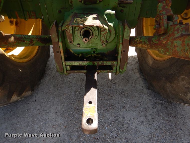 image for item DM7292 1982 John Deere 2940  tractor