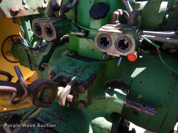 image for item DM7292 1982 John Deere 2940  tractor