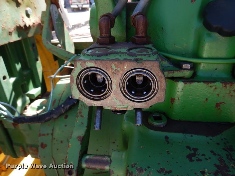 image for item DM7292 1982 John Deere 2940  tractor