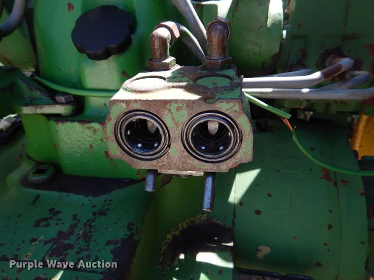 image for item DM7292 1982 John Deere 2940  tractor