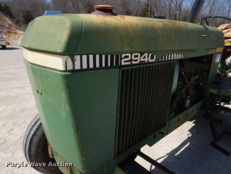 image for item DM7292 1982 John Deere 2940  tractor