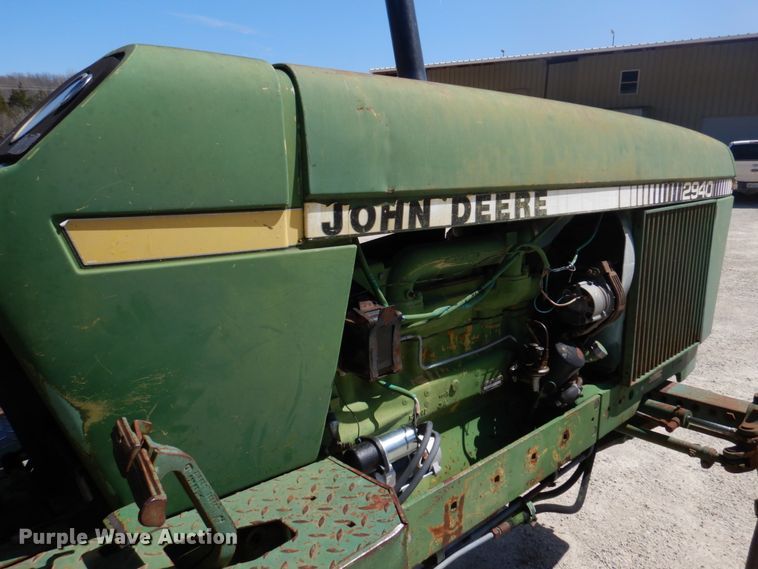 image for item DM7292 1982 John Deere 2940  tractor