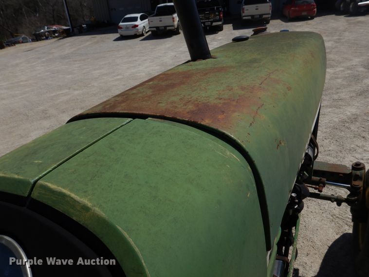 image for item DM7292 1982 John Deere 2940  tractor