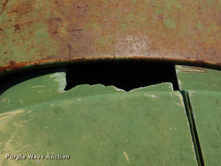 image for item DM7292 1982 John Deere 2940  tractor