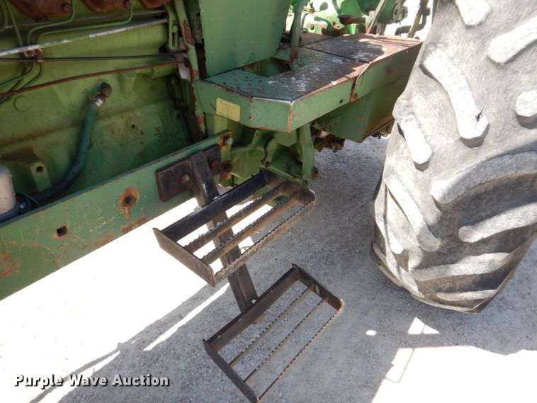 image for item DM7292 1982 John Deere 2940  tractor