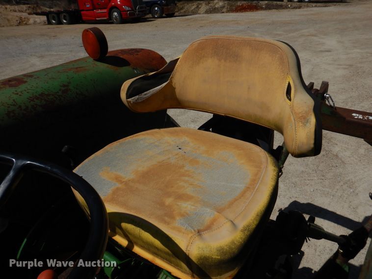 image for item DM7292 1982 John Deere 2940  tractor