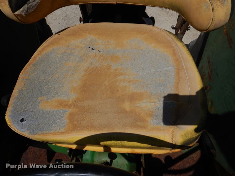 image for item DM7292 1982 John Deere 2940  tractor