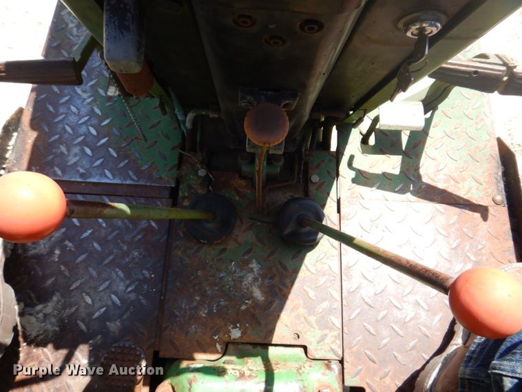 image for item DM7292 1982 John Deere 2940  tractor