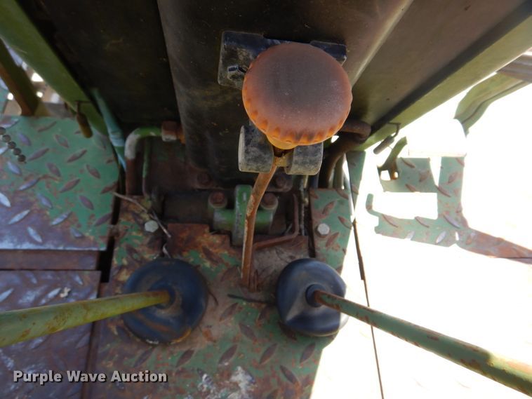 image for item DM7292 1982 John Deere 2940  tractor