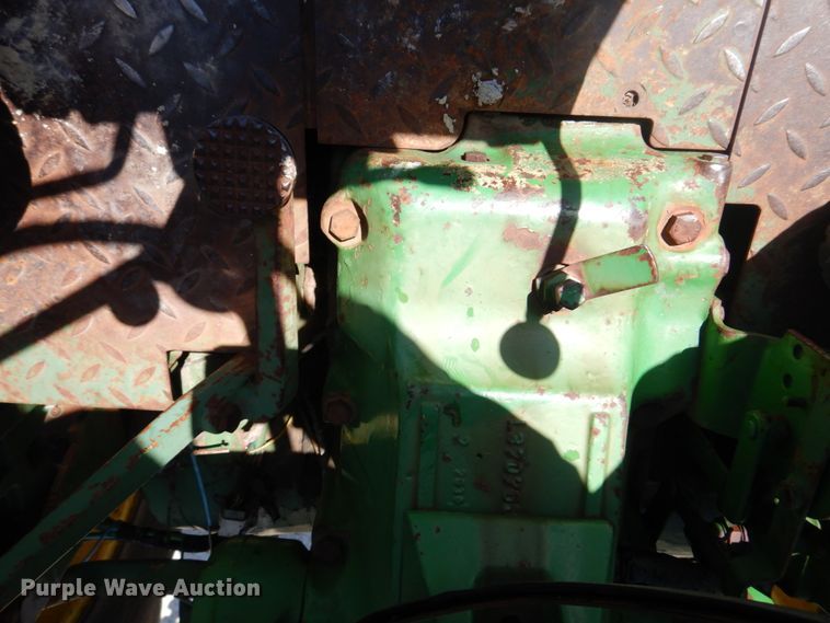 image for item DM7292 1982 John Deere 2940  tractor