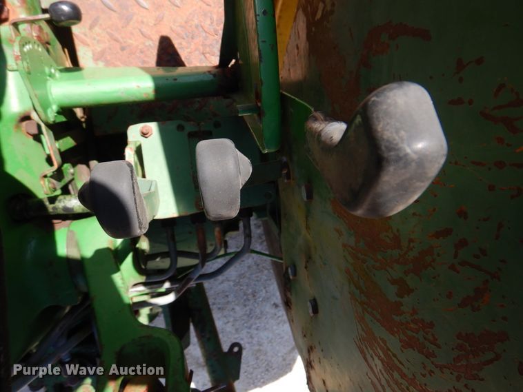 image for item DM7292 1982 John Deere 2940  tractor