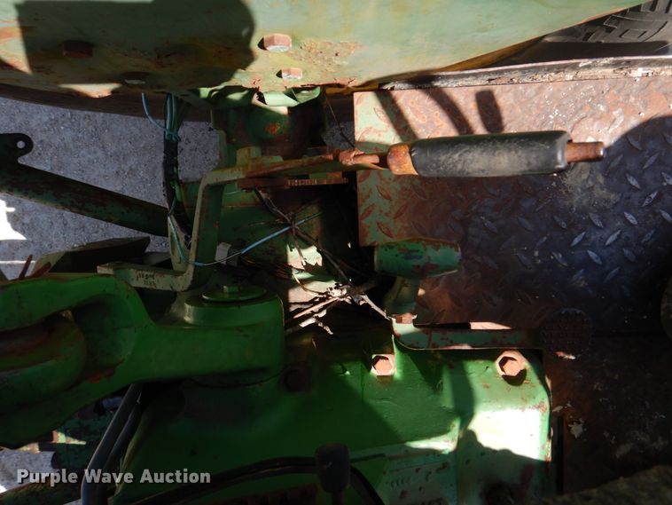 image for item DM7292 1982 John Deere 2940  tractor