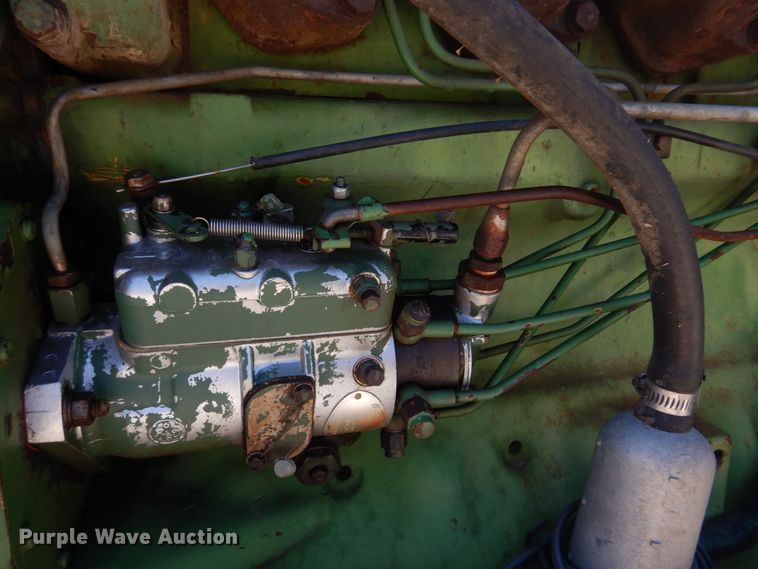 image for item DM7292 1982 John Deere 2940  tractor