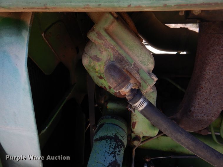 image for item DM7292 1982 John Deere 2940  tractor