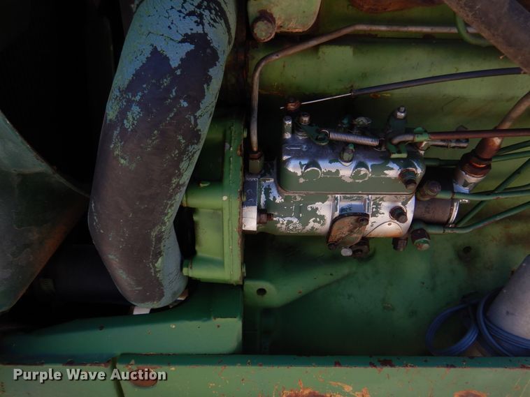 image for item DM7292 1982 John Deere 2940  tractor