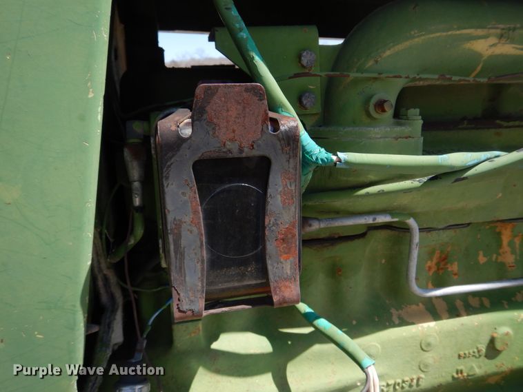 image for item DM7292 1982 John Deere 2940  tractor