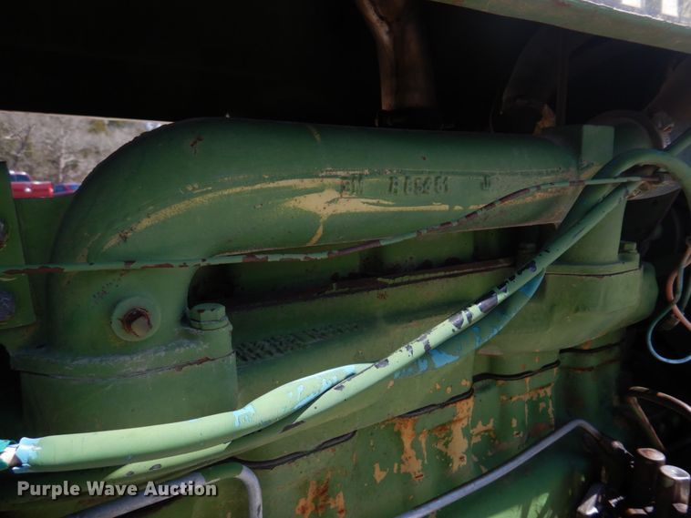 image for item DM7292 1982 John Deere 2940  tractor