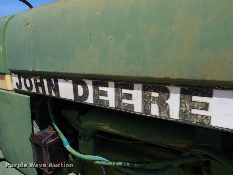 image for item DM7292 1982 John Deere 2940  tractor