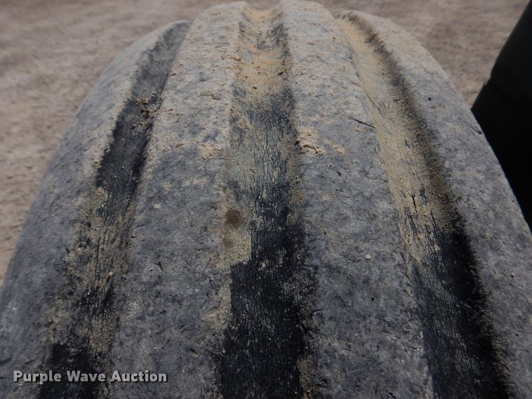 image for item DM7292 1982 John Deere 2940  tractor