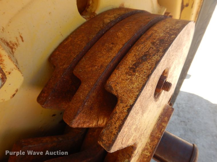 image for item DM7292 1982 John Deere 2940  tractor