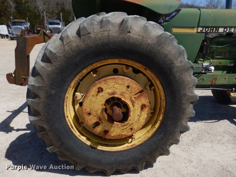 image for item DM7292 1982 John Deere 2940  tractor