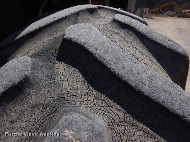 image for item DM7292 1982 John Deere 2940  tractor