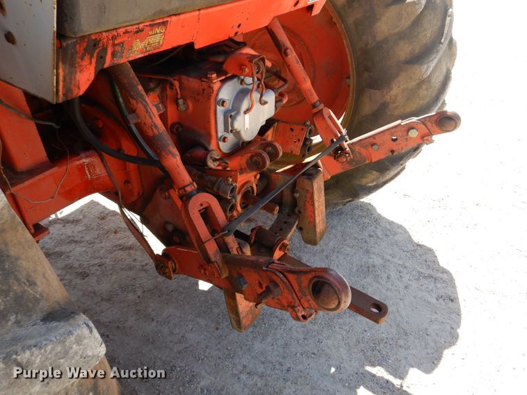 1977 Case 970 Agri King tractor in Versailles, MO Item DM7293 sold