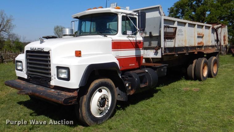 image for item DP3926 1999 Mack CH613  manure spreader truck