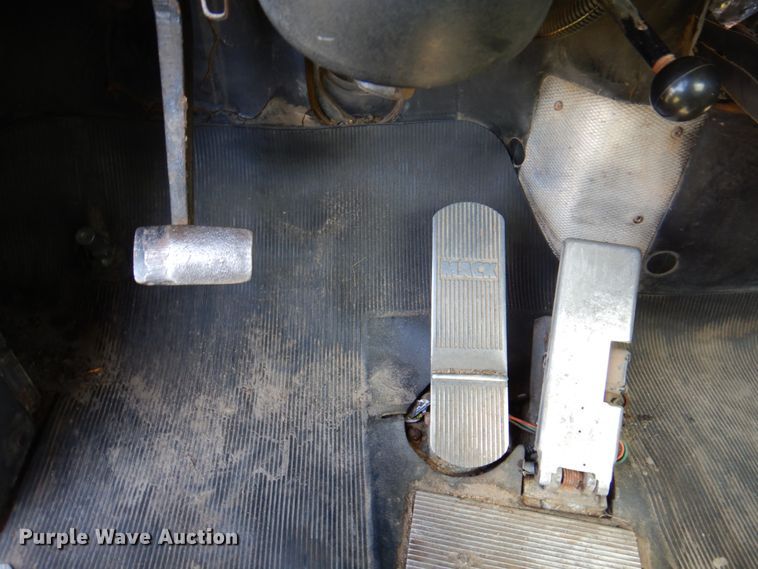 image for item DP3926 1999 Mack CH613  manure spreader truck