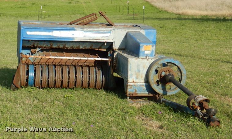 image for item DP3929 Ford 542  small square baler