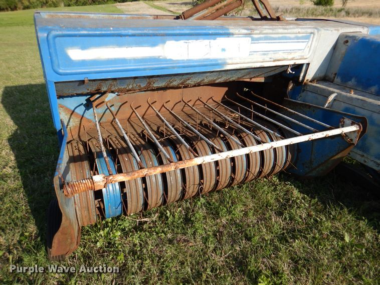 image for item DP3929 Ford 542  small square baler