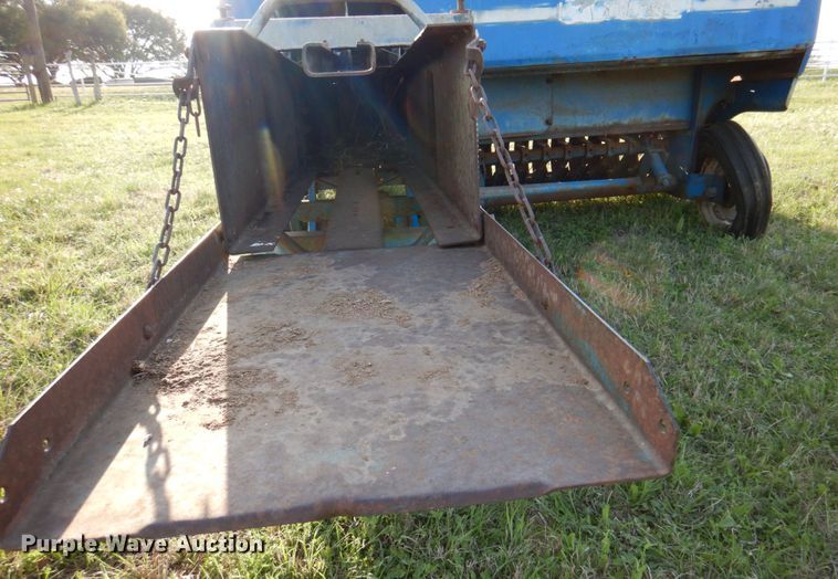 image for item DP3929 Ford 542  small square baler