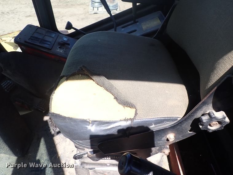 image for item DP4596 1990 New Holland 1118  windrower