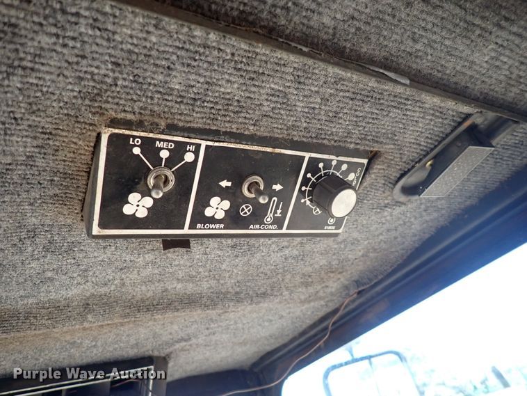 image for item DP4596 1990 New Holland 1118  windrower