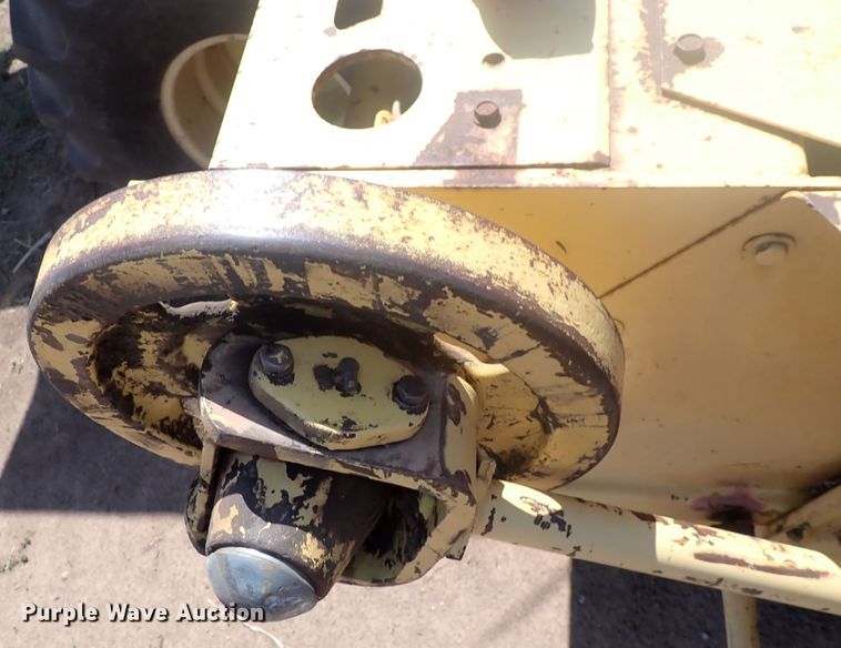 image for item DP4596 1990 New Holland 1118  windrower