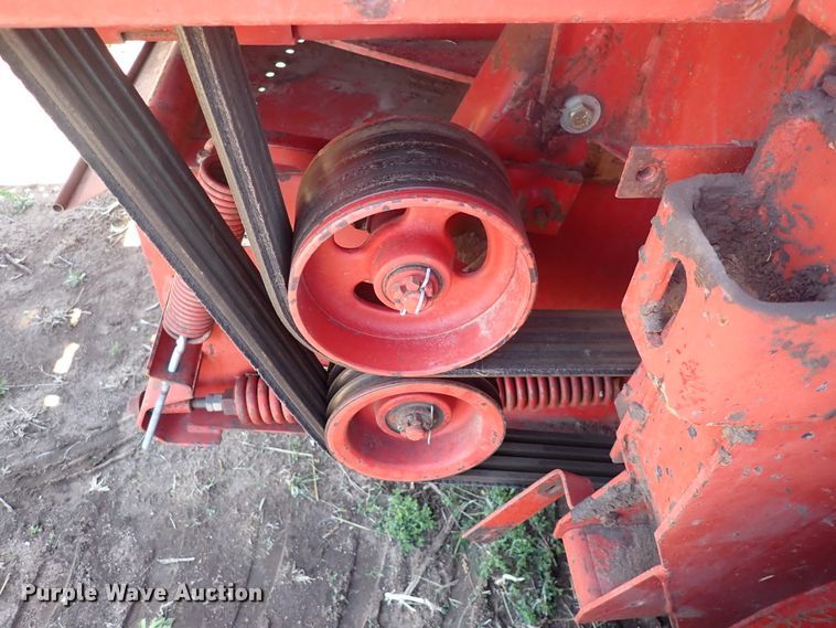 image for item DP4596 1990 New Holland 1118  windrower