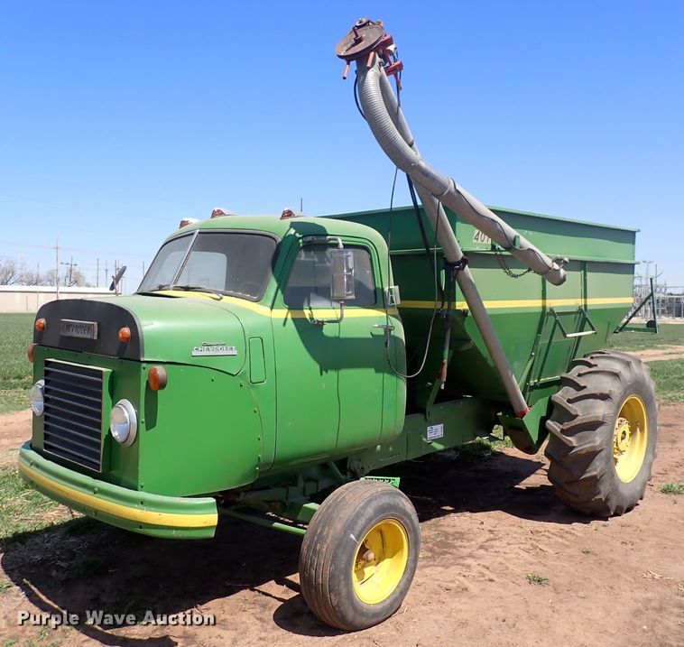 image for item DP4601 Chevrolet Loadmaster  grain cart