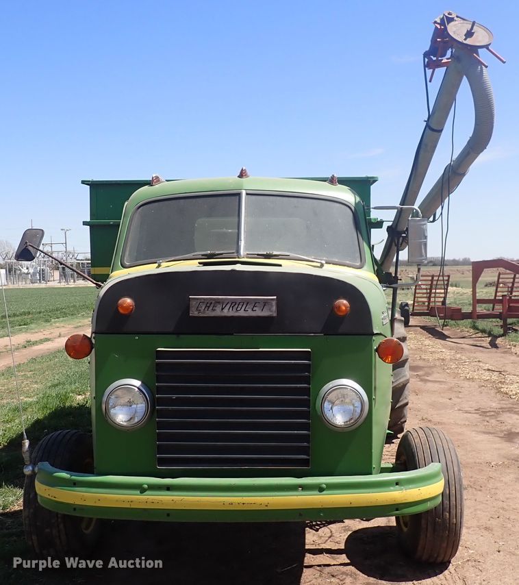 image for item DP4601 Chevrolet Loadmaster  grain cart