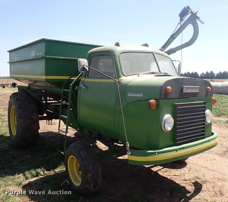 image for item DP4601 Chevrolet Loadmaster  grain cart